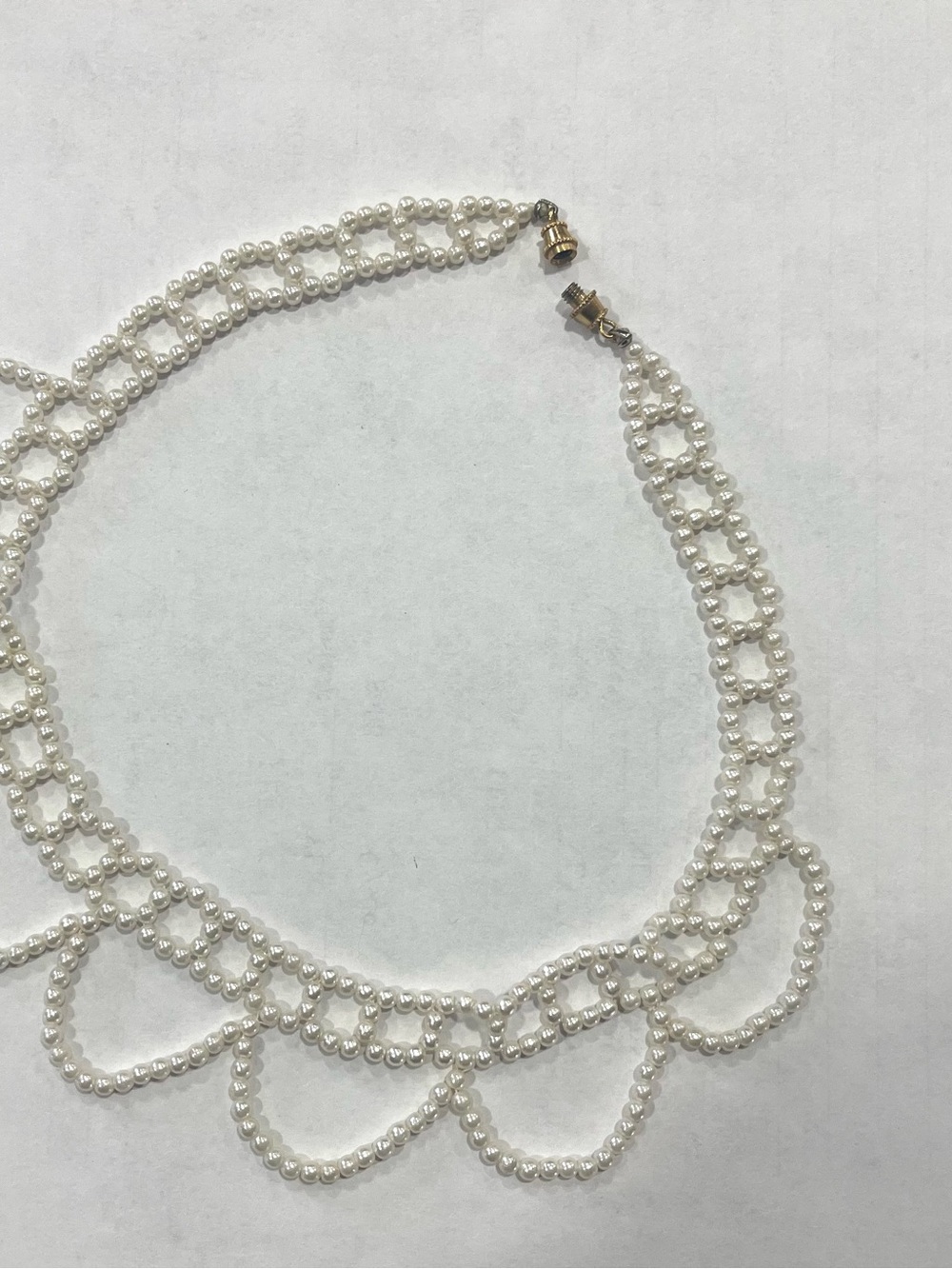 Pearl Beaded Scallop Necklace - White